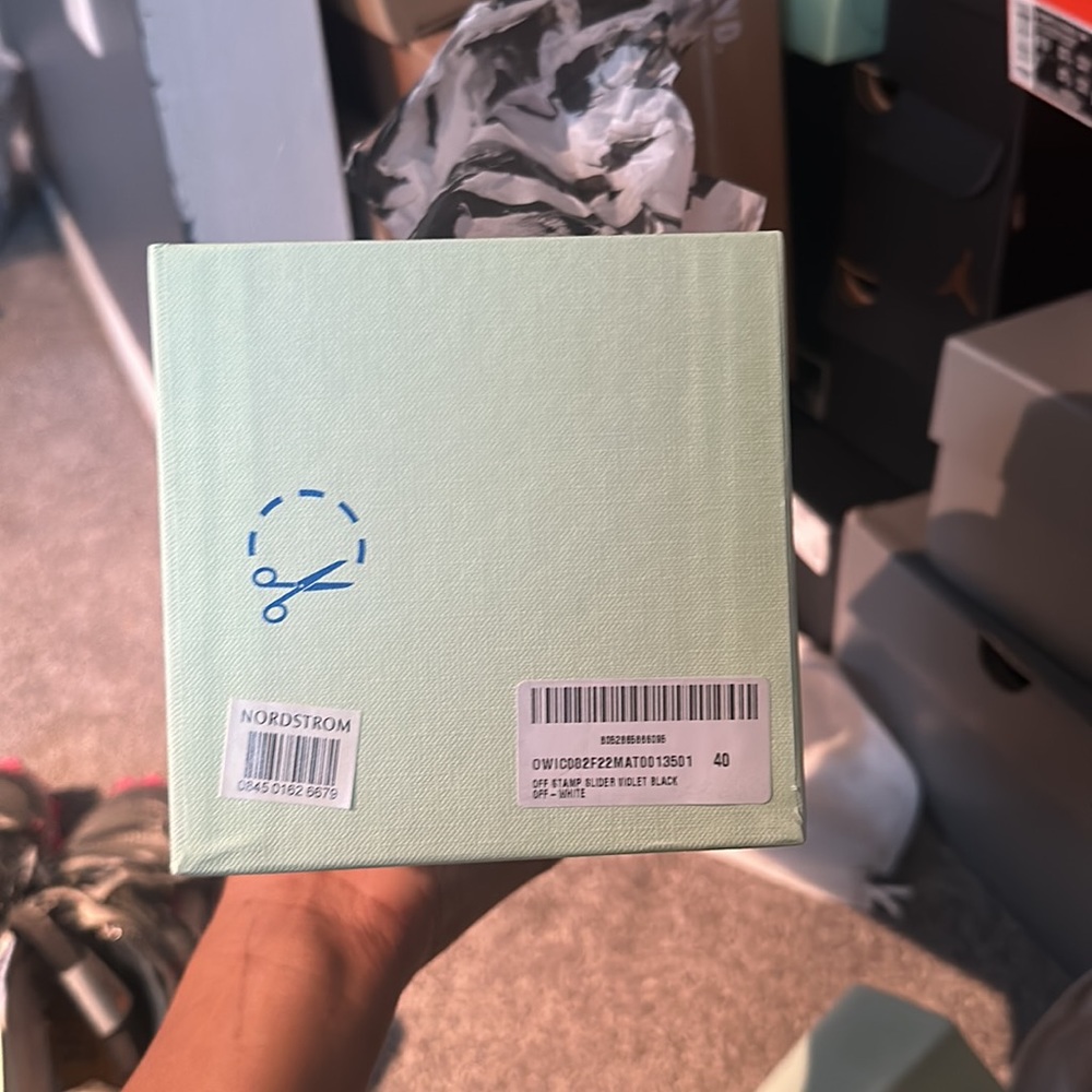 off white slides! - Picture 2 of 6